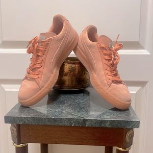 Lightly worn pink suede pumas.